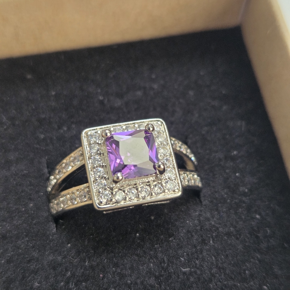 🎀Silver 925 and Purple Faux Gemstone Ring🎀 - Picture 4 of 9
